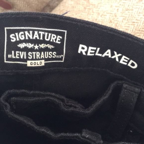 Levi’s - Picture 2 of 3
